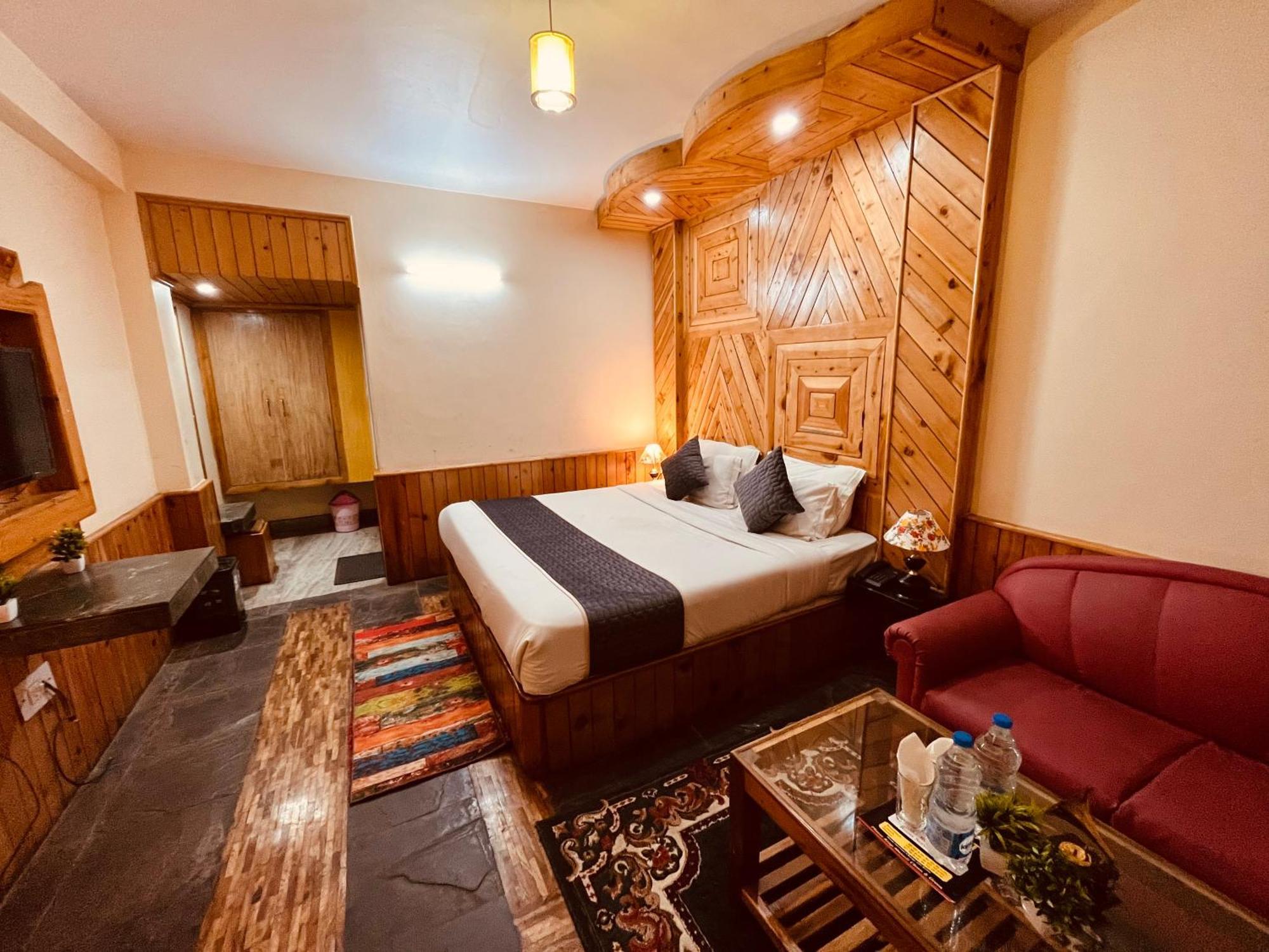 Hotel Hollywood Manali - Scenic River & Mountain View With Premium Rooms Экстерьер фото