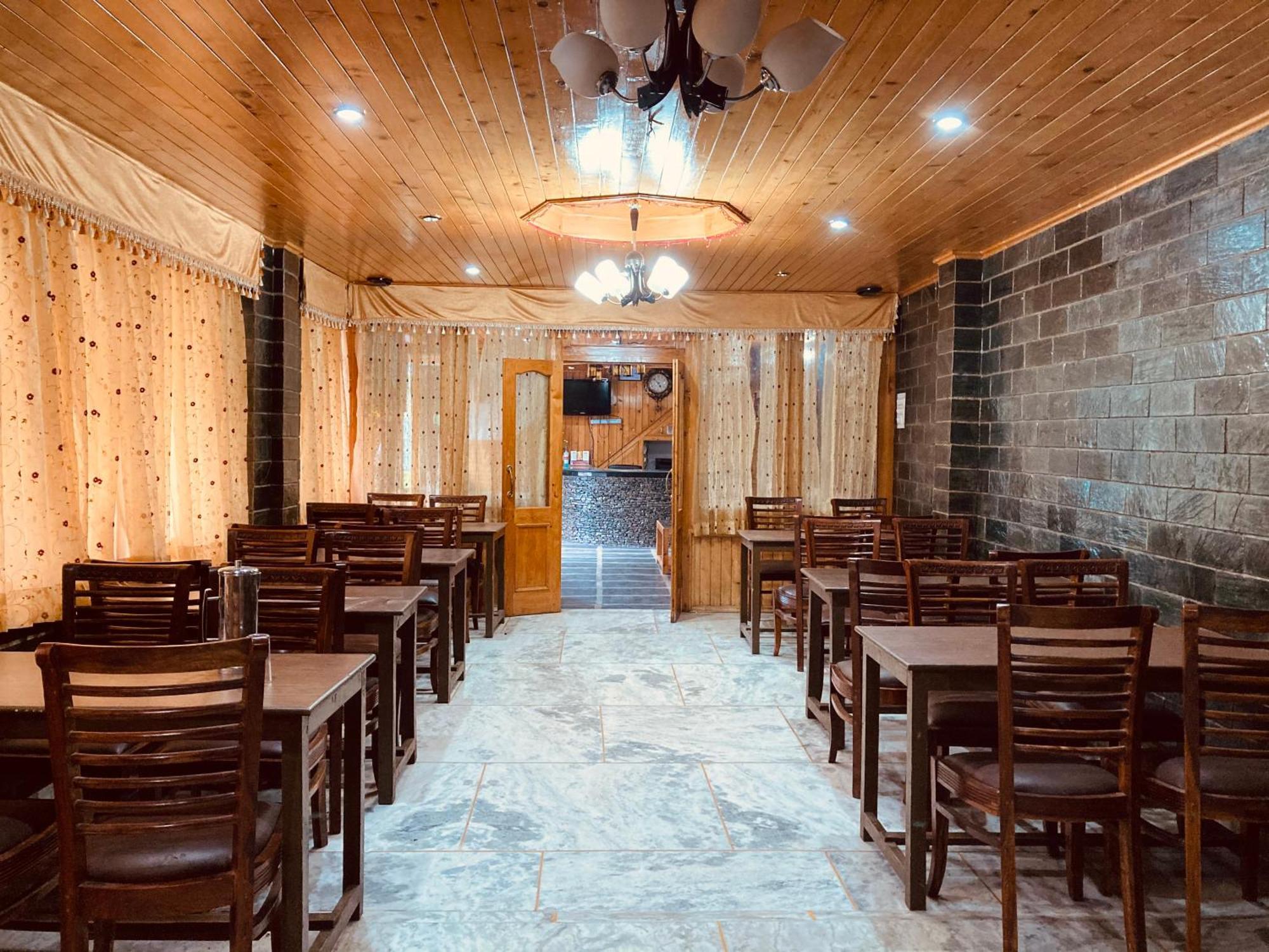 Hotel Hollywood Manali - Scenic River & Mountain View With Premium Rooms Экстерьер фото
