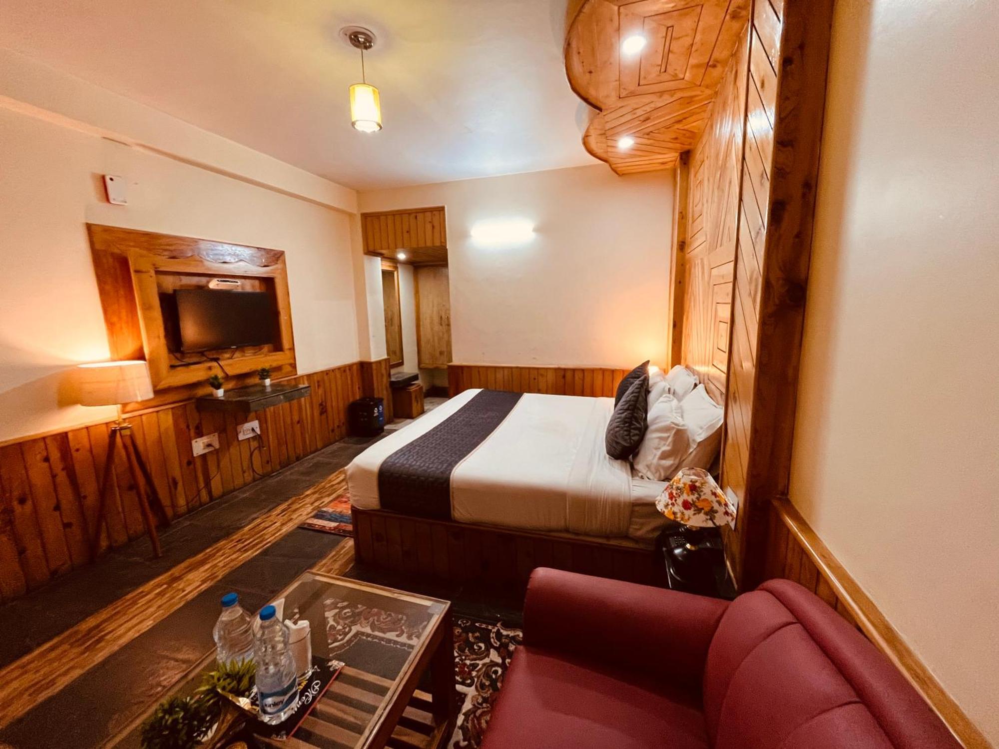 Hotel Hollywood Manali - Scenic River & Mountain View With Premium Rooms Экстерьер фото