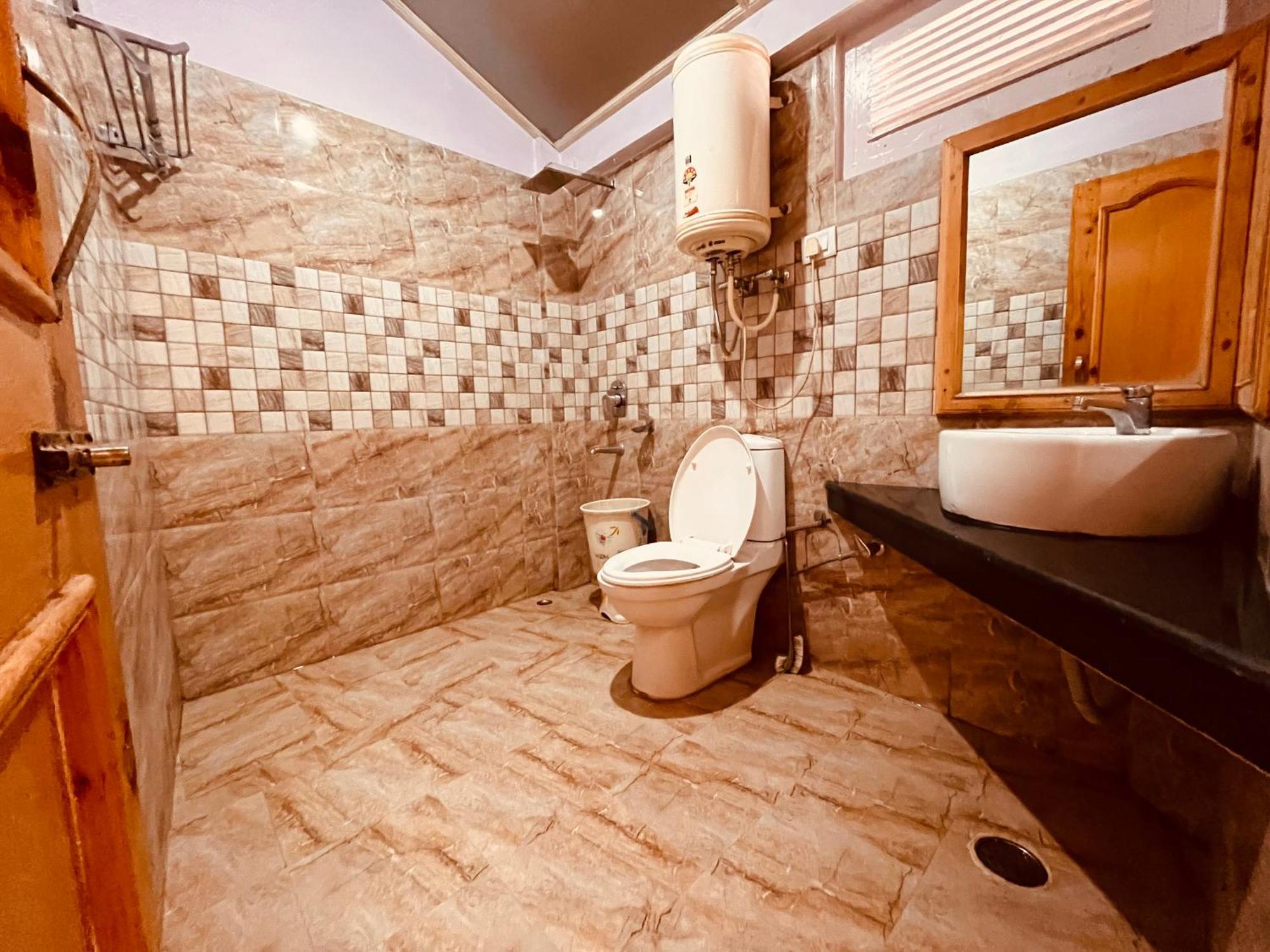 Hotel Hollywood Manali - Scenic River & Mountain View With Premium Rooms Экстерьер фото