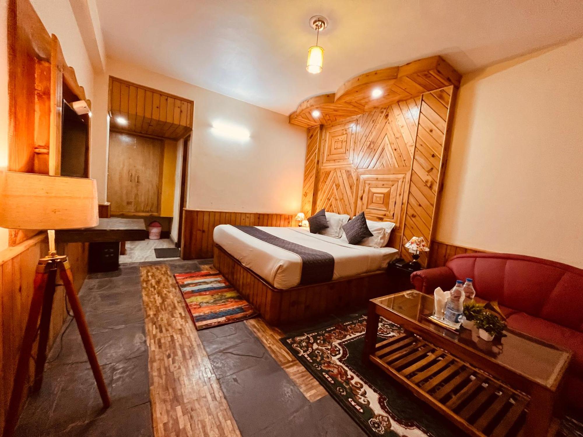 Hotel Hollywood Manali - Scenic River & Mountain View With Premium Rooms Экстерьер фото